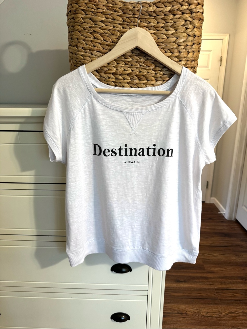 Destination Hawaii Graphic Tee White Short Sleeve Casual Travel Top Lightweight